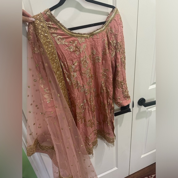 Pink gharara suit - Picture 2 of 4